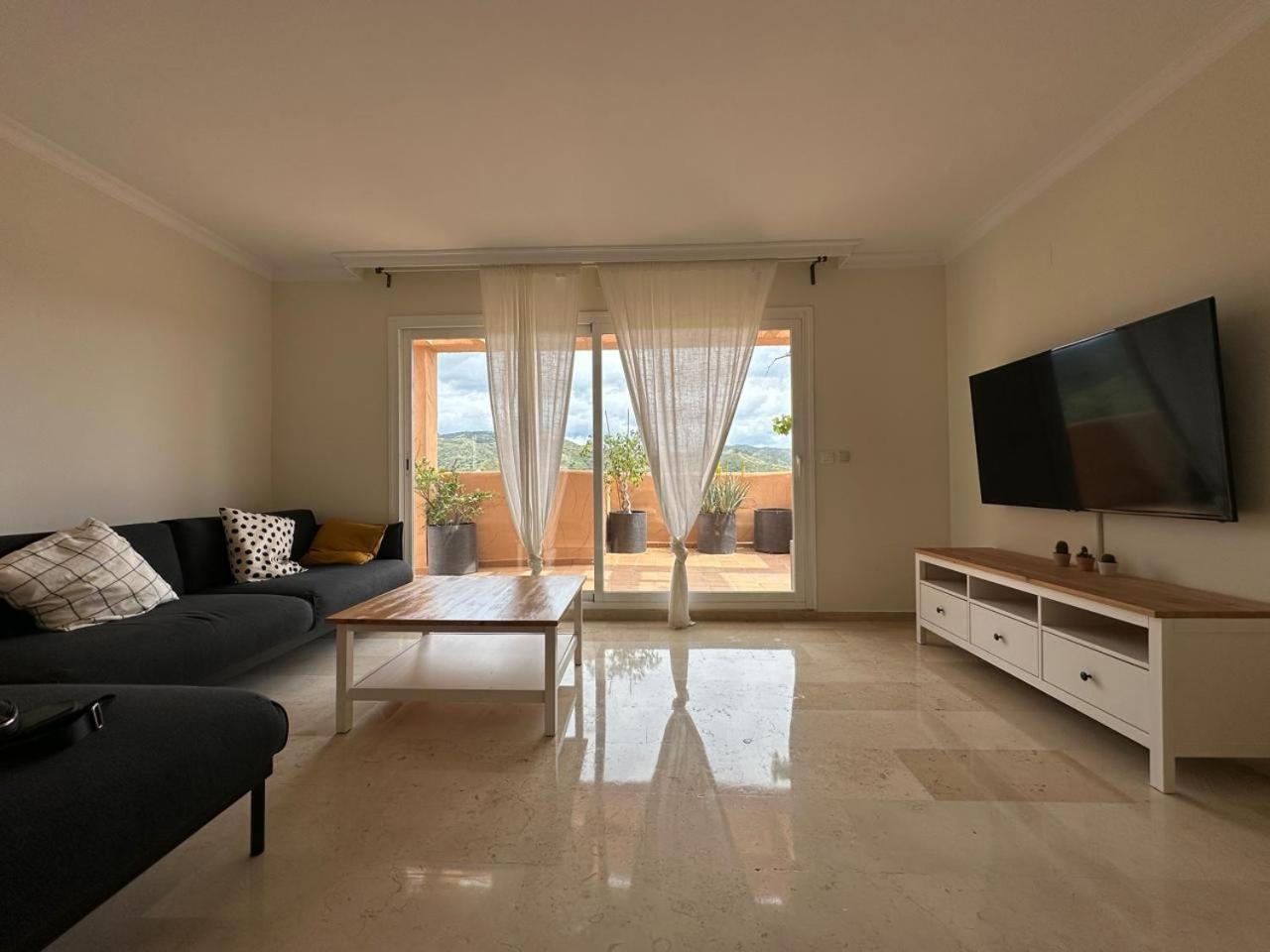 Elegant Penthouse - Panoramic Sea Views Apartment