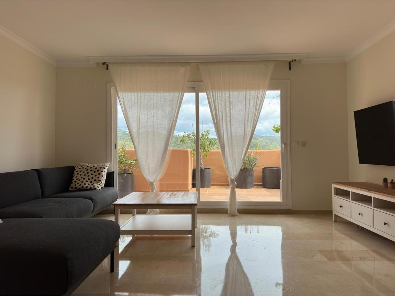 Elegant Penthouse - Panoramic Sea Views Apartment